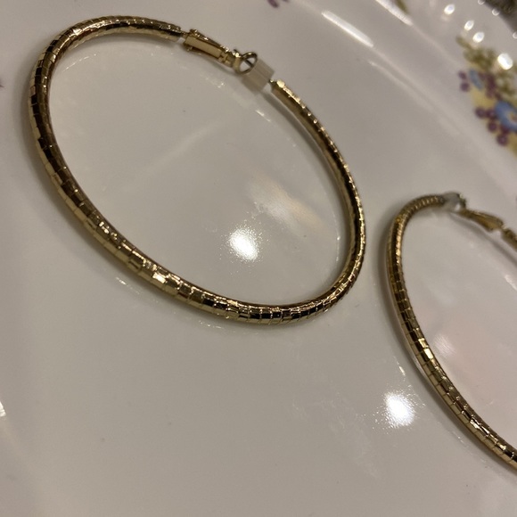 EUC * Guess Jeans * Gold Tone Textured Hoop Earrings - Picture 2 of 2